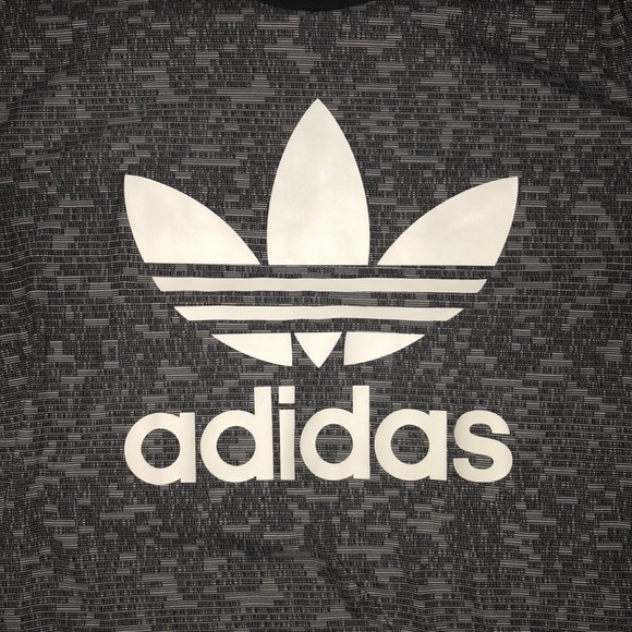 Adidas Text Logo and Text Elongated Tee-Shirt - Picture 2 of 4